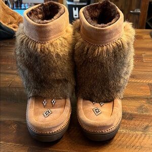 MANITOBAH WOMEN'S HALF SUEDE MUKLUK BOOT